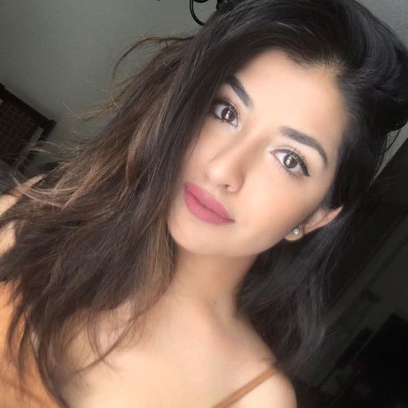 Meet your Posher, Mayesha - Picture 1 of 1